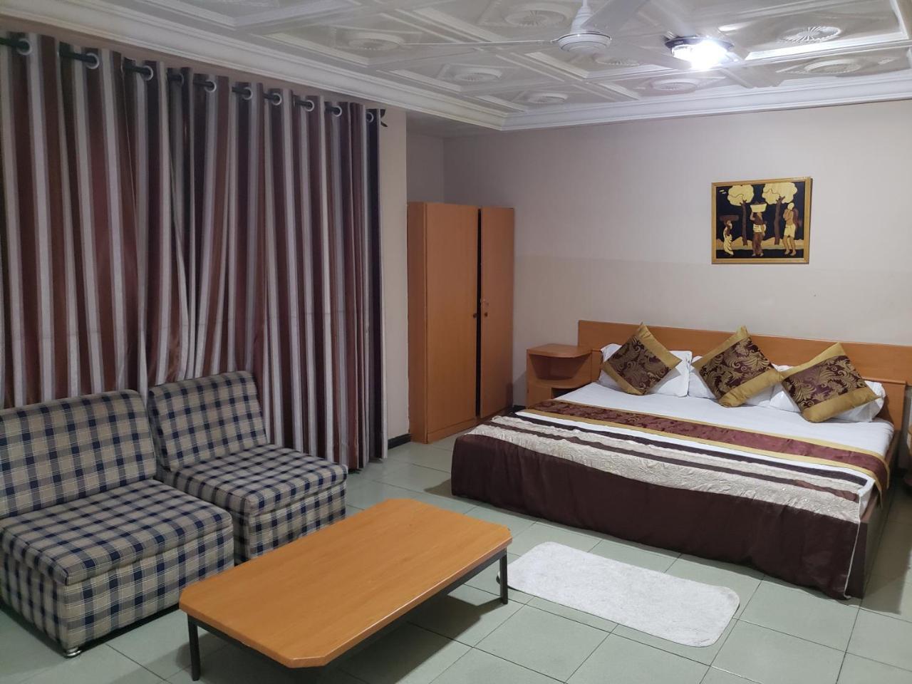 Global Summer Hotel Аккра Экстерьер фото
